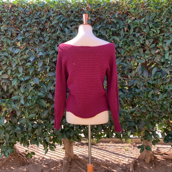 Burgandy sweater - Picture 2 of 2